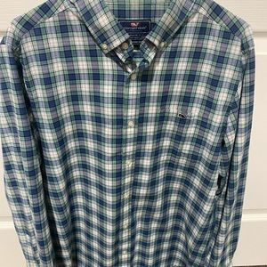 Vineyard Vines Classic Fit Tucker Shirt. Mint condition. Mens size medium.